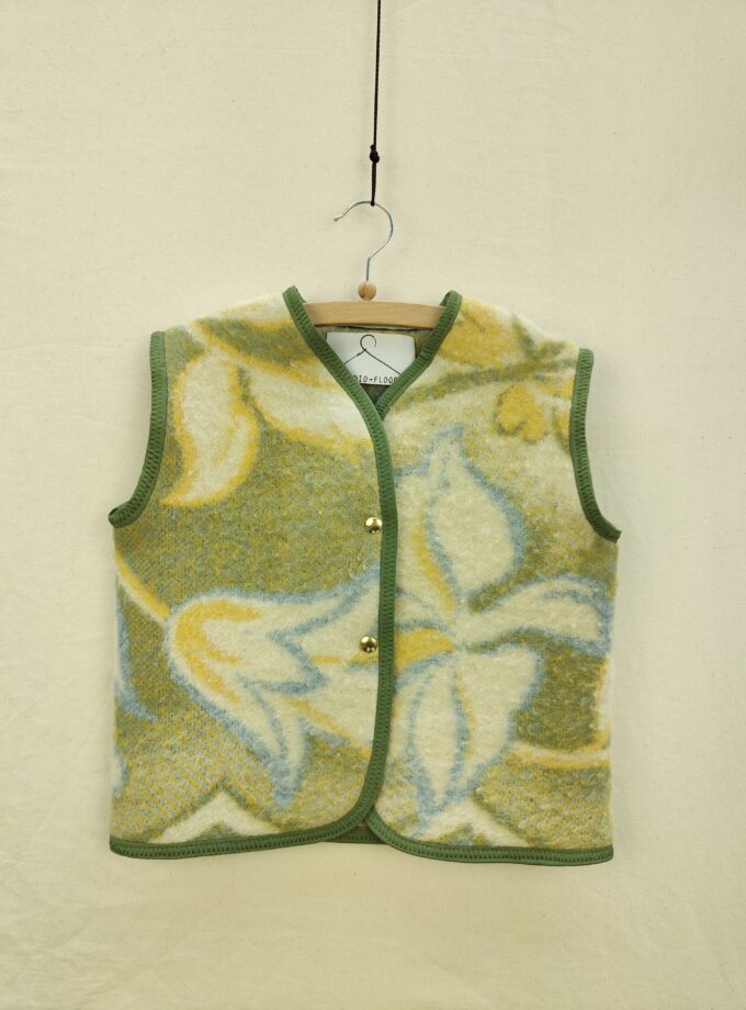 multicolor wollen vest